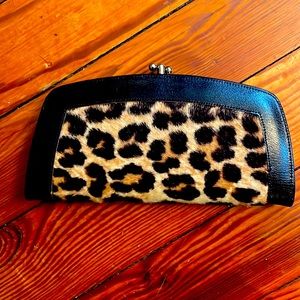Gorgeous vintage faux leopard fur and leather clutch wallet, 3 compartme…
